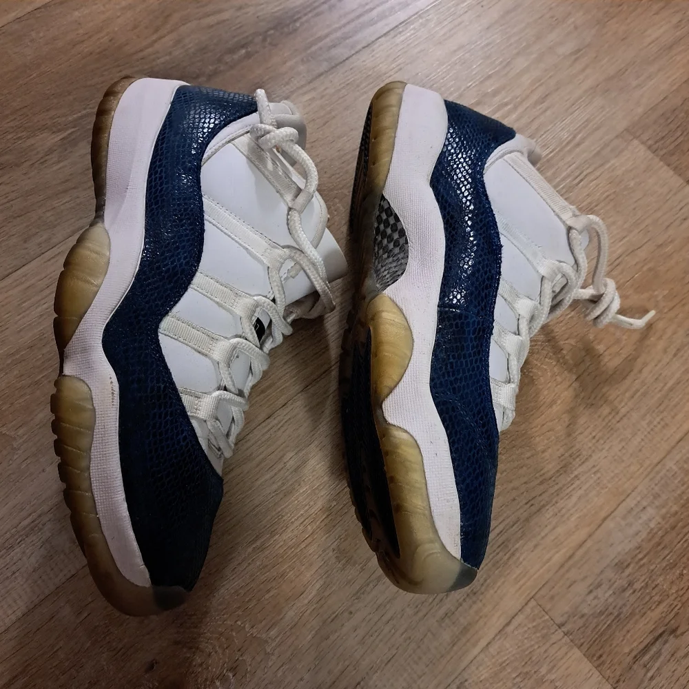 Jordan Navy and White Low-Top Sneakers Men's Size 11